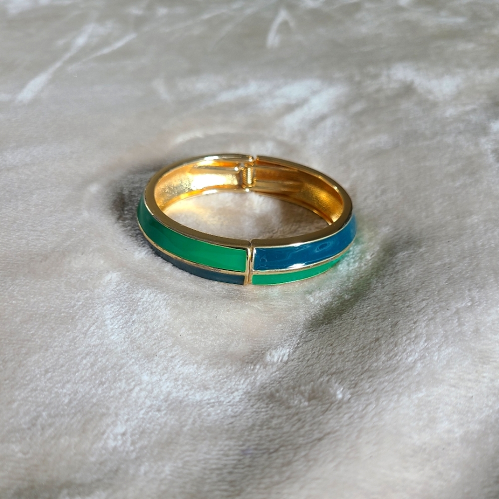 EUC hinged bracelet